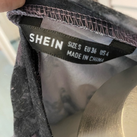 🌞SHEIN TEE🌞 - Picture 4 of 4